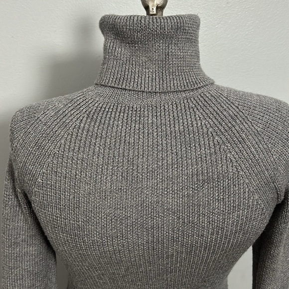 Theory Gray Wool Turtleneck Soft Long Sleeve Sweater size Petite - gently used - Picture 8 of 15
